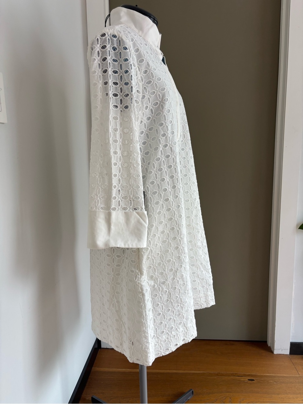 Tuckernuck Megan White Eyelet Shift Dress M N - Picture 2 of 14